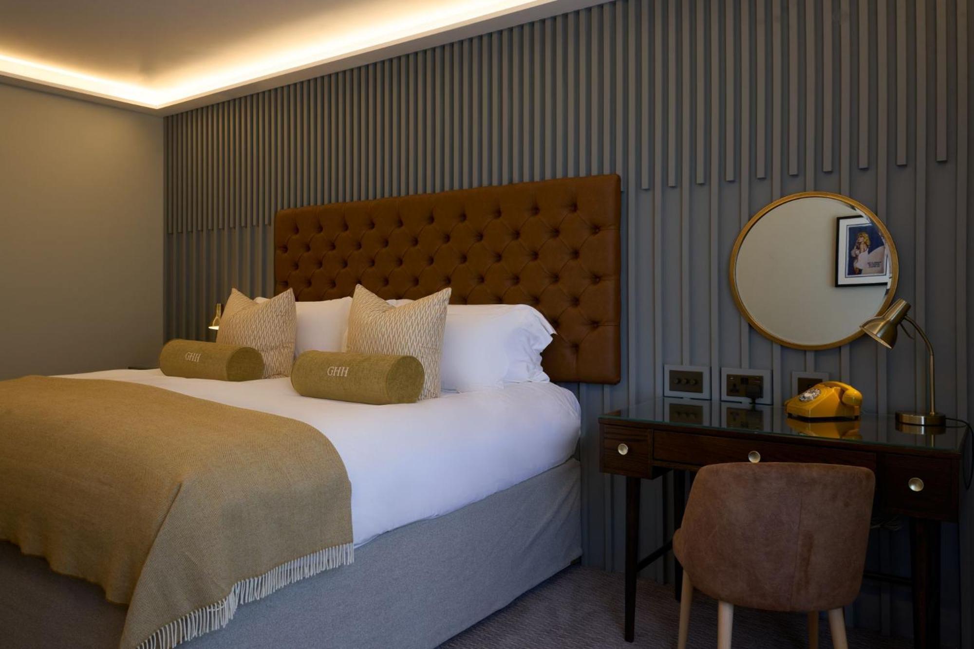 Double Room,1739412258:JPEG